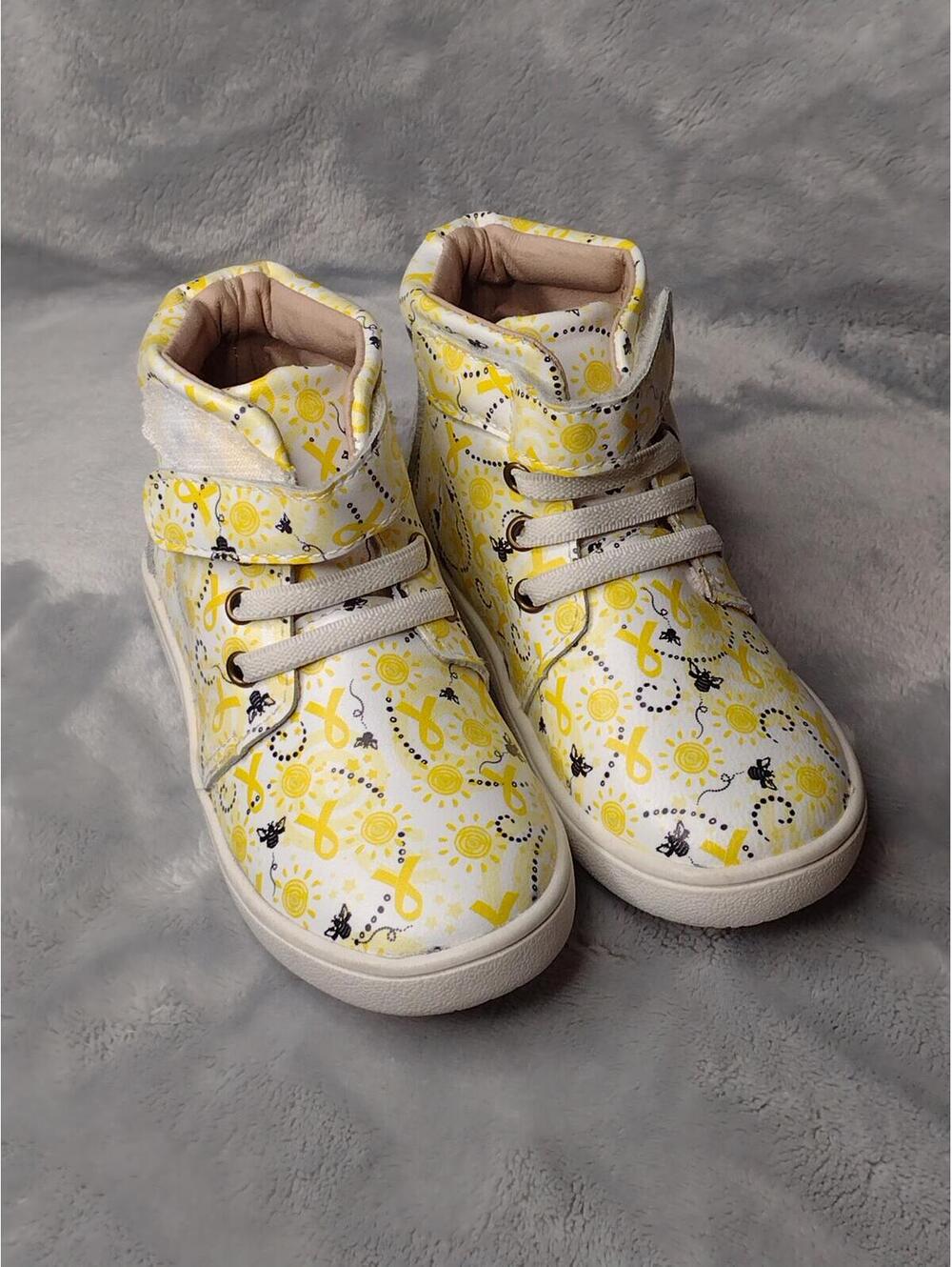 NWOT Monkey Feet Girl's Yellow/White/High Top Sneakers Size 2-3Y